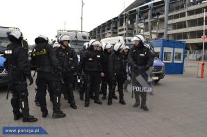 Spektakularne ćwiczenia na poznańskim stadionie