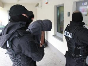 Poznań - policjanci zatrzymali sprawców napadu na bank