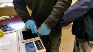 [VIDEO] Wyrzucili psa przez okno, bo wskoczył na stół w trakcie kolacji