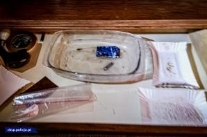 [VIDEO] Uderzenie w dolnośląski narkobiznes - 2 „laboratoria” metamfetaminy zlikwidowane. Narkotyki mogły trafiać także do Czech i Niemiec.