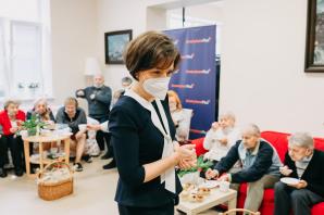 [VIDEO] Premier Mateusz Morawiecki odwiedził seniorów w Dziennym Domu Senior+ w Błoniu