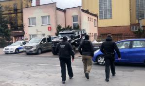 [VIDEO] Fabryka biopaliw w Lesznie pod ochroną. Briefing Rutkowskiego