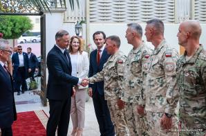 Spotkanie Prezydenta z polskimi żołnierzami w Katarze