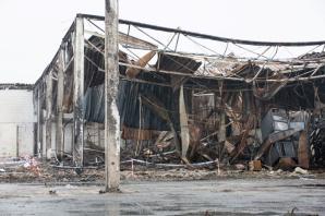 [VIDEO] Policjanci i prokuratorzy zakończyli oględziny pogorzeliska Centrum Handlowego Marywilska 44