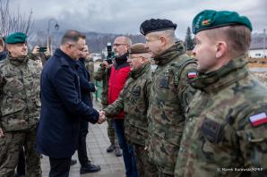 [VIDEO] Brakuje ekip remontowych, budowlanych. Prezydent RP na terenach popowodziowych