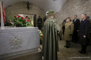 [VIDEO] Hołd dla ofiar katastrofy smoleńskiej