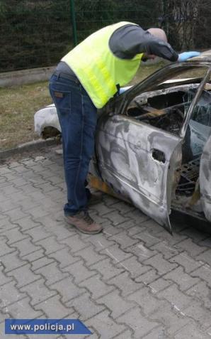 Spowodował wypadek, uciekł i spalił samochód!