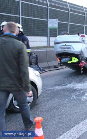 Podawali się za policjantów, zatrzymywali do kontroli i pobili grożąc bronią