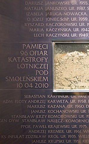 Prezydent oddał hołd ofiarom katastrofy pod Smoleńskiem