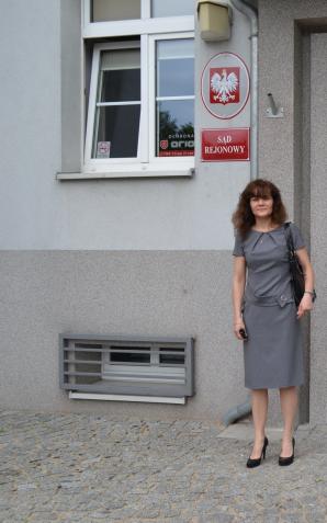 Skandal z policjantami w Zgorzelcu. Nie potrafili dowieźć do sądu uczennic, które oskarżyły dyrektorkę o pobicie!