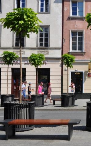 Warszawa: Ławki naprawione i pomalowane