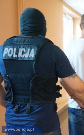 Napadli na rodzinę. Weszli przez okno za spokój żądali pieniędzy!
