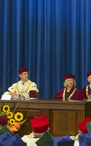 Premier na inauguracji roku na Uniwersytecie Warszawskim - najbardziej międzynarodowej uczelni w Polsce