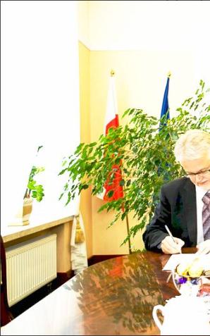 NFZ wprowadza innowację - EZD - system elektronicznego zarządzania dokumentacją.