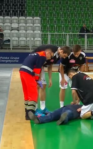 [VIDEO] Koszykarz uratował życie kibica. Podjął reanimację