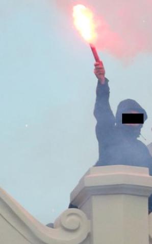 Kibole odpowiedzą za atak na policjantów