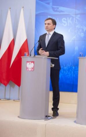 Premier Beata Szydło przedstawiła przewodniczącego komisji weryfikacyjnej ds. reprywatyzacji