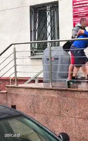 Atakował kobiety wracające w nocy do domu - został aresztowany