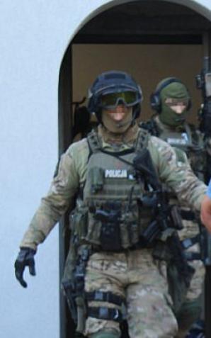 [VIDEO] Grupa dokonująca przestępstw w obrocie paliwami rozbita. Zatrzymano 15 członków mafii