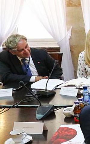 Spotkanie ministra Dery z inicjatorami kampanii: Obywatele decydują