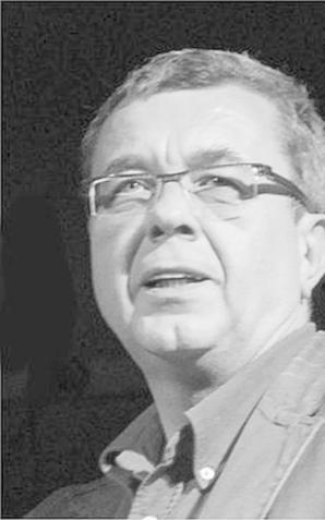 Odszedł Grzegorz Miecugow. Żegnają go w tej chwili na Powązkach najbliżsi, dziennikarze, przyjaciele, aktorzy