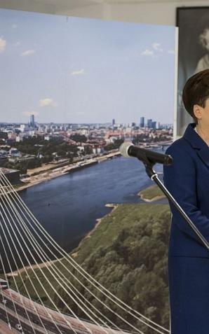 W pierwszej szkole w stolicy zawisła Preambuła Konstytucji RP