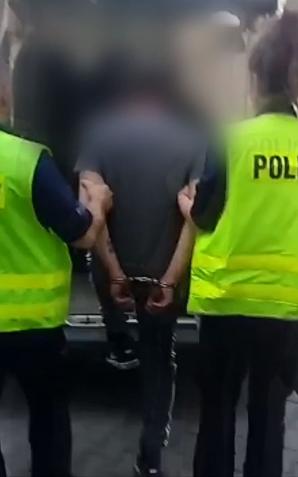 Zniszczył kilkadziesiąt nagrobków – policjanci zatrzymali podejrzanego