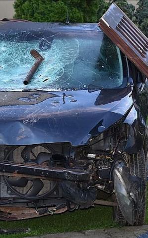 Z siekierą na policjantów