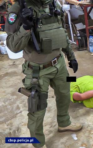 [VIDEO] Dwie fabryki nielegalnych papierosów zlikwidowane przez CBŚP i KAS