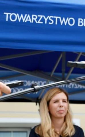 Wicepremier Jarosław Gowin wręczył klucze do nowych mieszkań w Głogowie