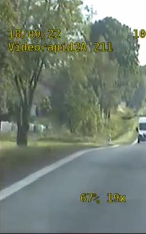 [VIDEO] Kierowca z Estonii ciężarówką przez ciągłą, 4000 zł mandatu.