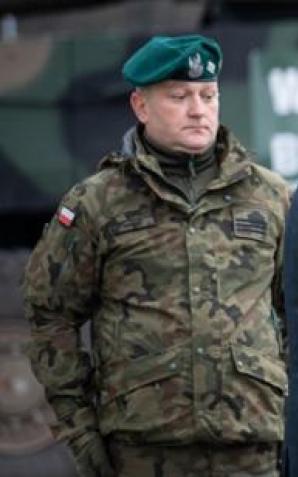 [VIDEO] 12 listopada br. szef MON w Wojewodzinie spotkał się z żołnierzami służącymi w nowo powołanej Brygadzie Zmotoryzowanej wchodzącej w skład 1 Dywizji Piechoty Legionów