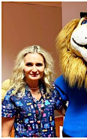 [VIDEO] Dolnośląscy mundurowi przekazali artykuły szkolne, zabawki, gry i klocki dzieciom z oddziałów dziecięcych Dolnośląskiego Szpitala Specjalistycznego im. T. Marciniaka we Wrocławiu