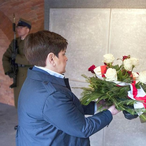 Premier Beata Szydło oddała hołd pomordowanym w Katyniu