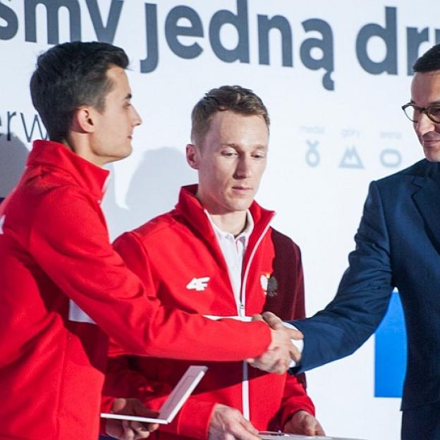 Premier Mateusz Morawiecki do olimpijczyków wylatujących do Korei Południowej: Wierzę, że na dacie z siebie wszystko, bo Polska jest tego warta