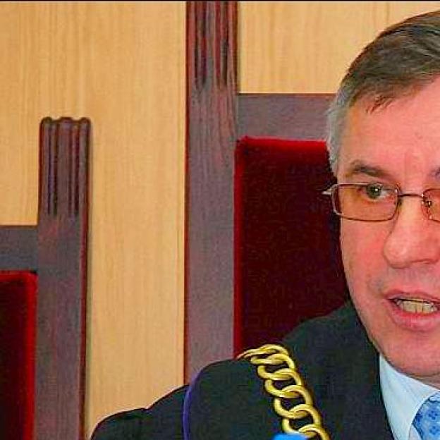 [VIDEO] TOGI BEZ SUMIEŃ:4-letnie dziecko i matka w przyszpitalnej aptece niosąca pomoc chorym na koronawirusa i ich rodzinom. A sędzia Andrzej Głowacz z Opola odmówił zdyscyplinowanemu więźniowi - ojcu dziecka - wyjścia w połowie kary, by zadbał o rodzinę!