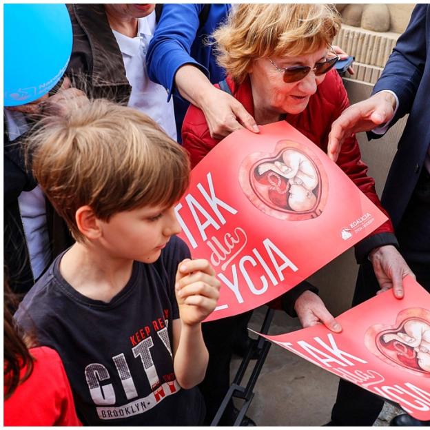 [VIDEO] Narodowy Marsz Życia z udziałem Prezydenta Karola Nawrockiego