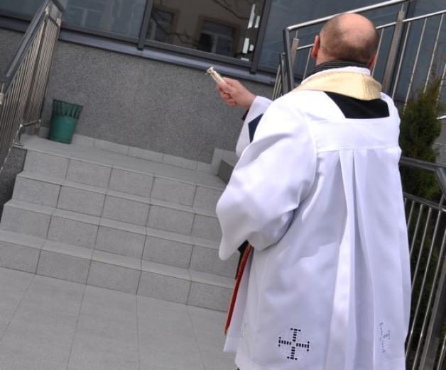 Bandyci zmasakrowali proboszcza! Ukradli 55 tys. złotych