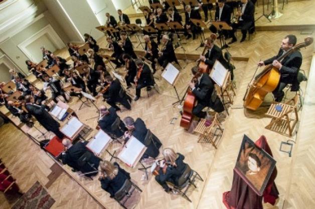 Muzyka dla bohatera trzech narodów