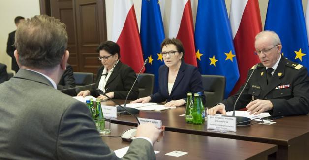 Skutki silnego wiatru – telekonferencja premier Ewy Kopacz z wojewodami