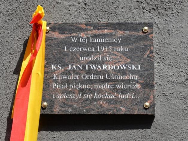 Tablica ku pamięci księdza Jana Twardowskiego