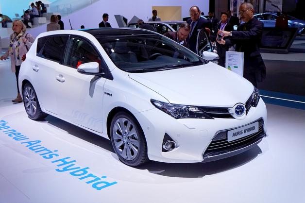 Coraz więcej hybryd w ofercie polskich wypożyczalni aut. Rusza wspólny projekt Toyoty i sieci Avis