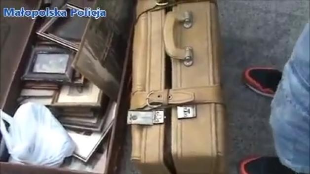 [VIDEO] Policjanci odzyskali już ok. 1,5 tony historycznych przedmiotów
