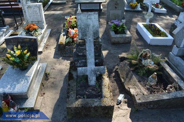 Zdemolował nagrobki zmarłych na goleniowskim cmentarzu