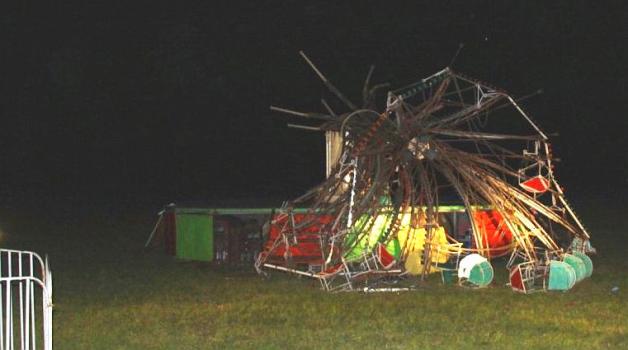 Wypadek podczas festynu w Szreńsku! Złamała się karuzela. Trzy osoby ranne