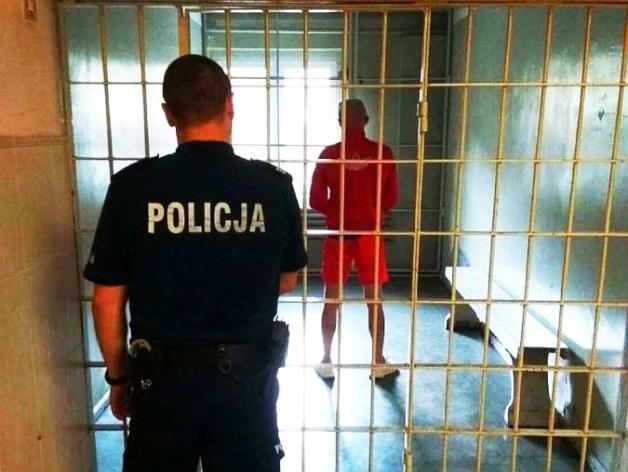 Nie zatrzymał się do kontroli, bo nie miał prawa jazdy