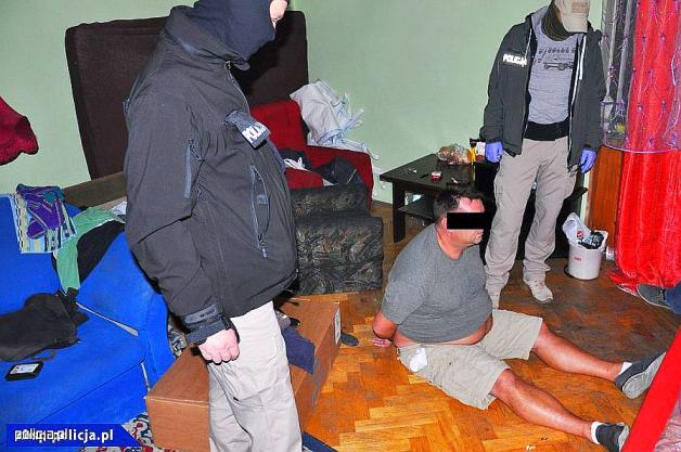 CBŚP rozbiło grupę przestępczą czerpiącą korzyści majątkowe z prostytucji kobiet