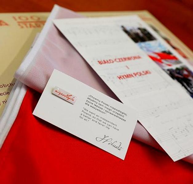 Pakiet na 100-lecie odzyskania niepodległości dla 18-latków, którzy pierwszy raz otrzymają paszport