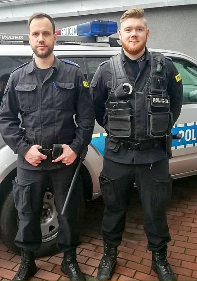 Policyjni Bohaterowie! Uratowali z płomieni 4 osoby!