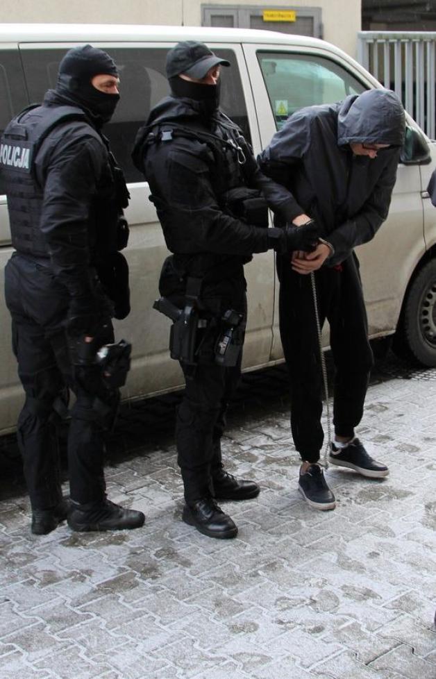 Poznań - policjanci zatrzymali sprawców napadu na bank